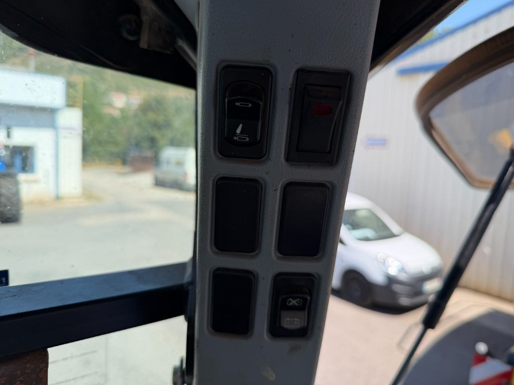 Tracteur NEW HOLLAND T7.235 AC       - photo slide 21