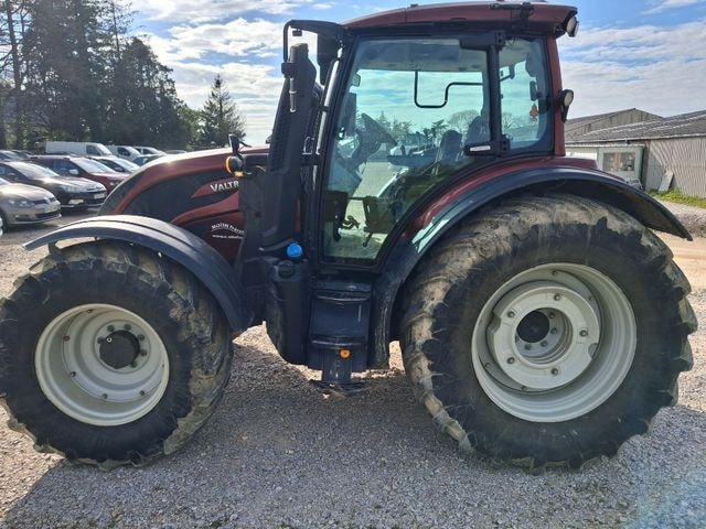 Tracteur chargeur VALTRA N 135A - photo slide 10