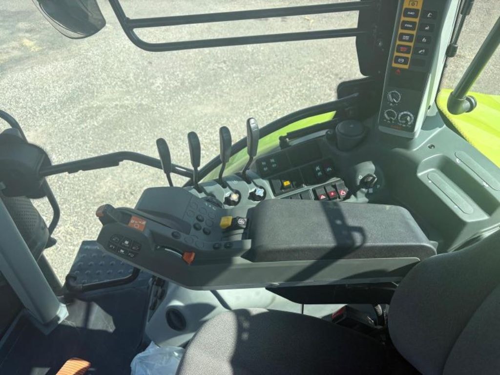 Tracteur CLAAS ARION 530 - photo slide 7