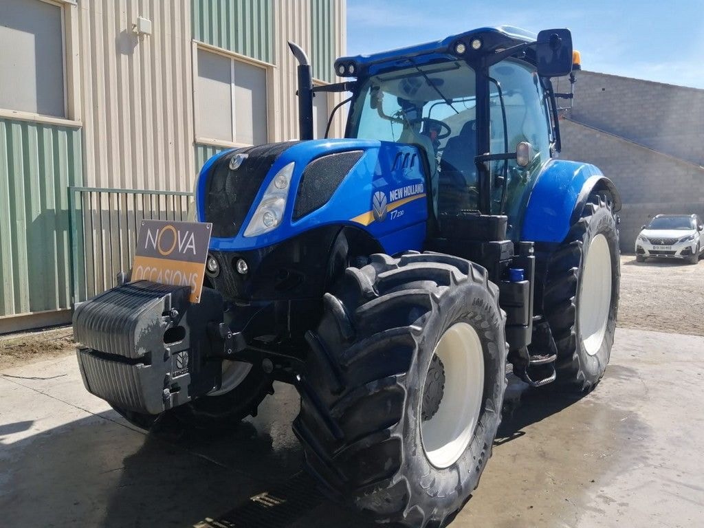 Tracteur NEW HOLLAND T7.230 - photo slide 1
