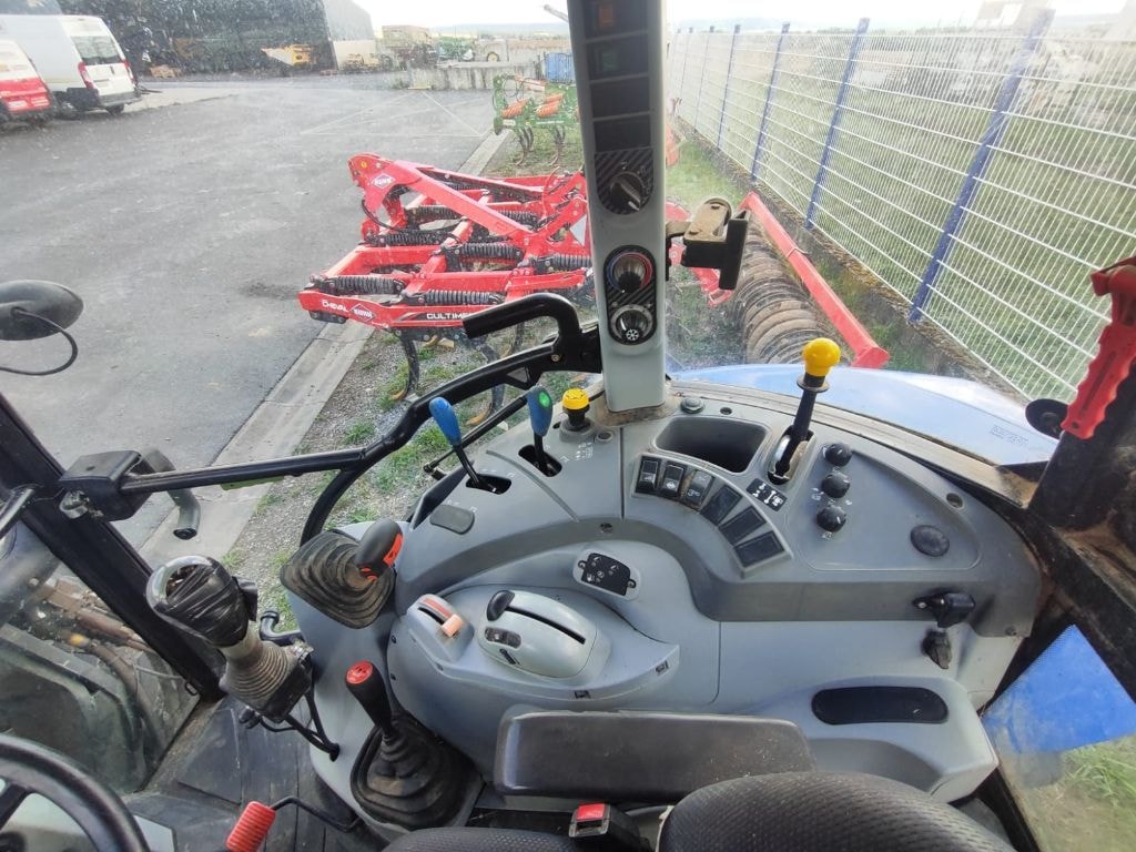Tracteur chargeur NEW HOLLAND T4.95 - photo slide 11