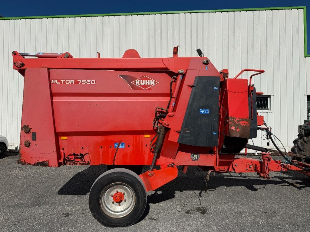 Desileuse pailleuse KUHN 7560 - photo slide 1
