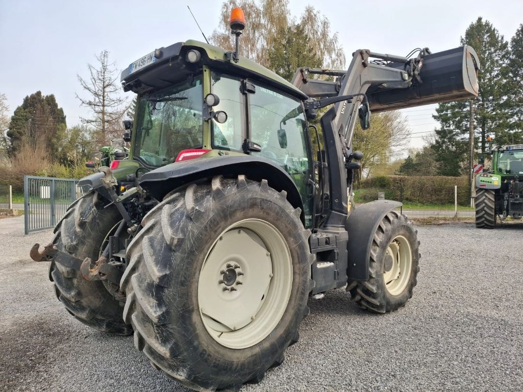 Tracteur VALTRA G135 - photo slide 6