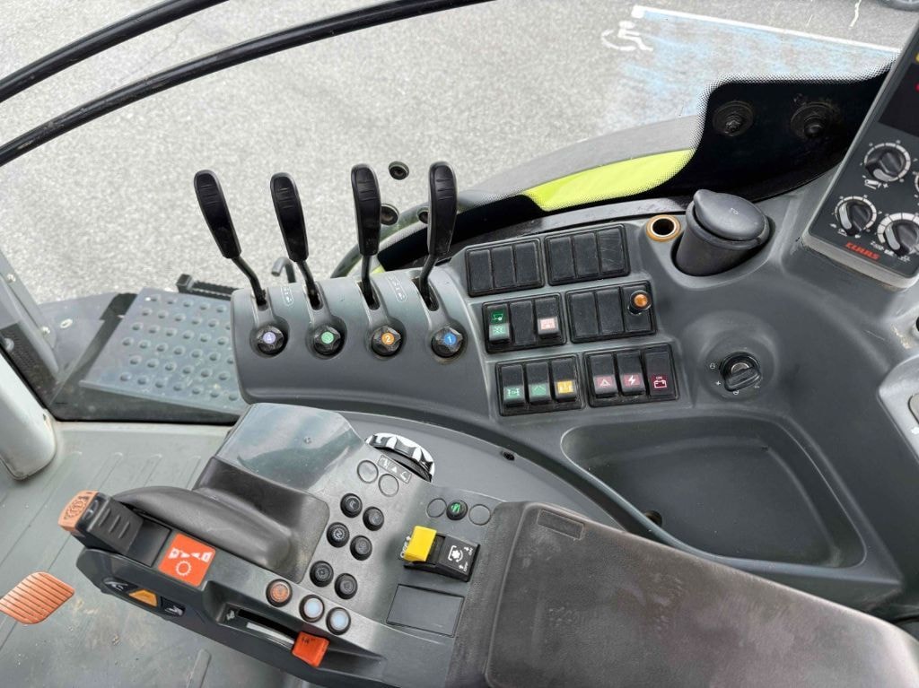Tracteur CLAAS AXION 820 CIS - photo slide 14