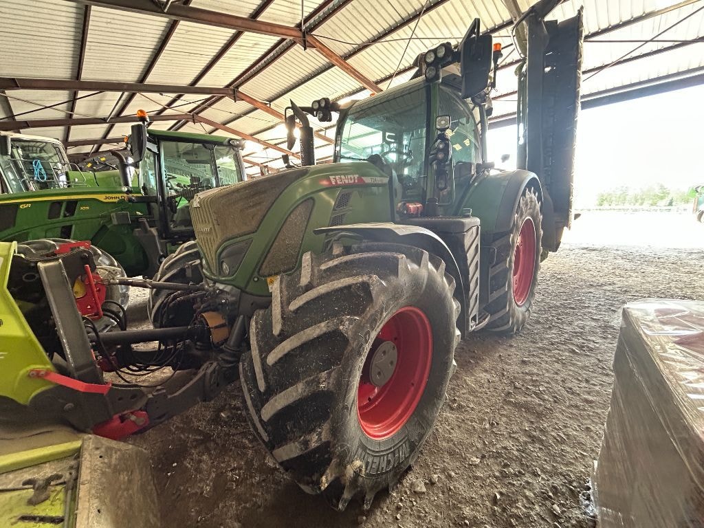 Tracteur FENDT 724 VARIO POWER + - photo slide 19