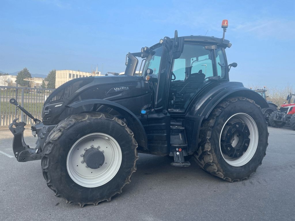 Tracteur VALTRA T254 - photo slide 1