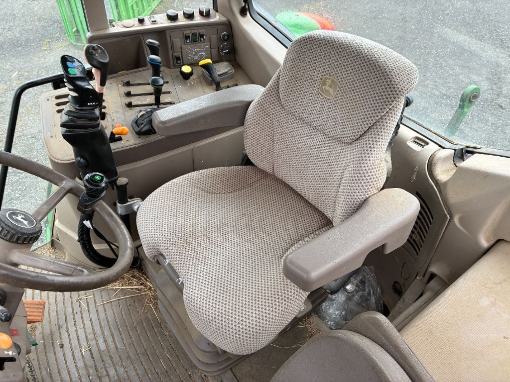 Tracteur chargeur JOHN DEERE 6330 STD - photo slide 10