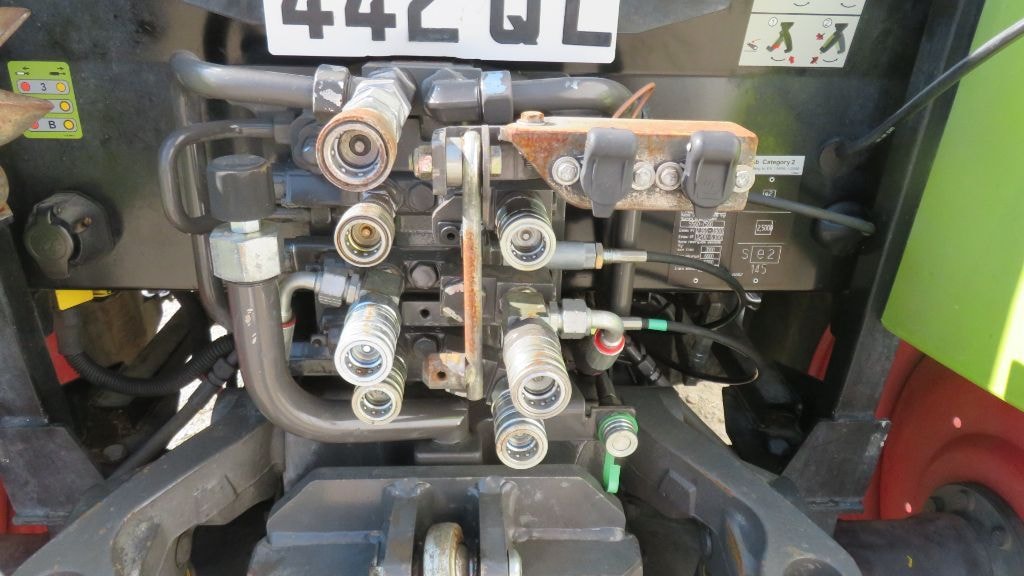 Tracteur chargeur CLAAS AXOS 320 CX  - photo slide 6