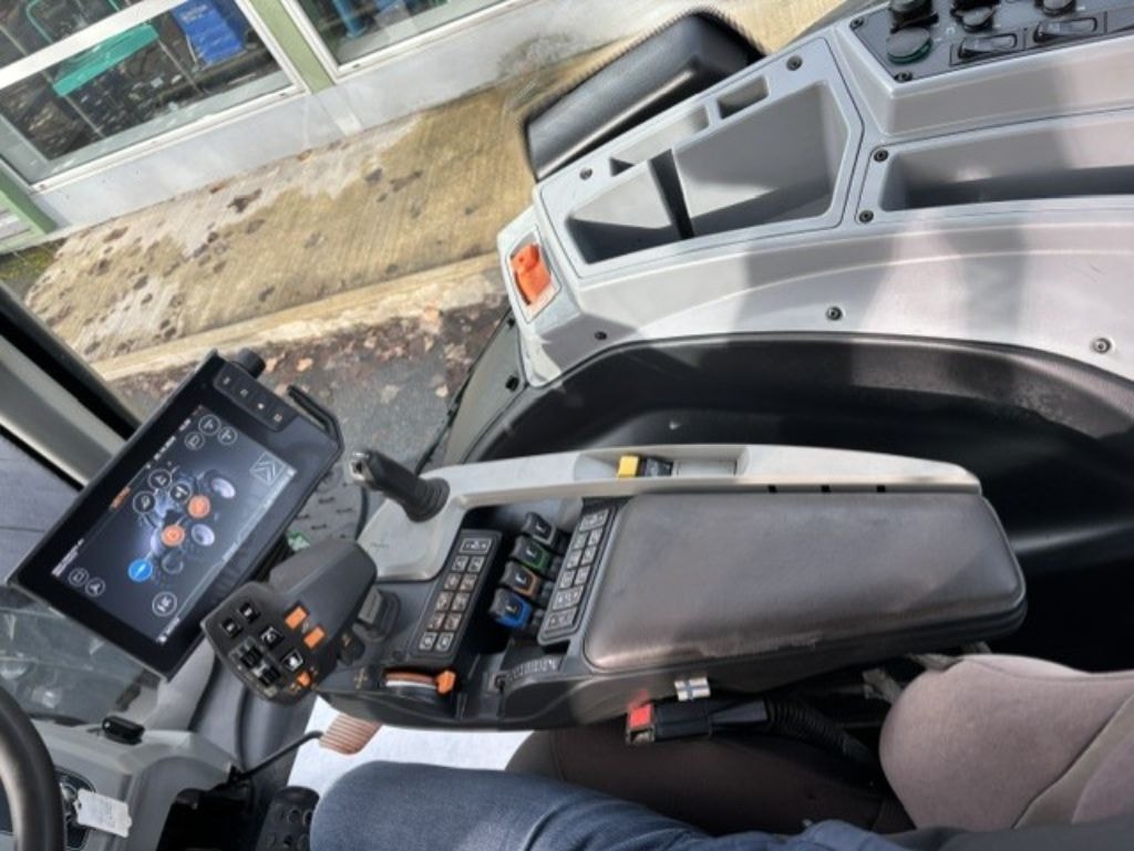 Tracteur VALTRA N174 DIRECT - photo slide 6