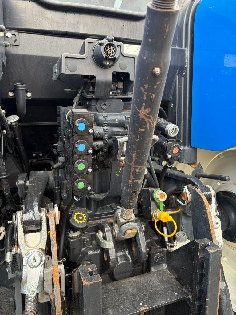 Tracteur chargeur NEW HOLLAND T6.160 - photo slide 13