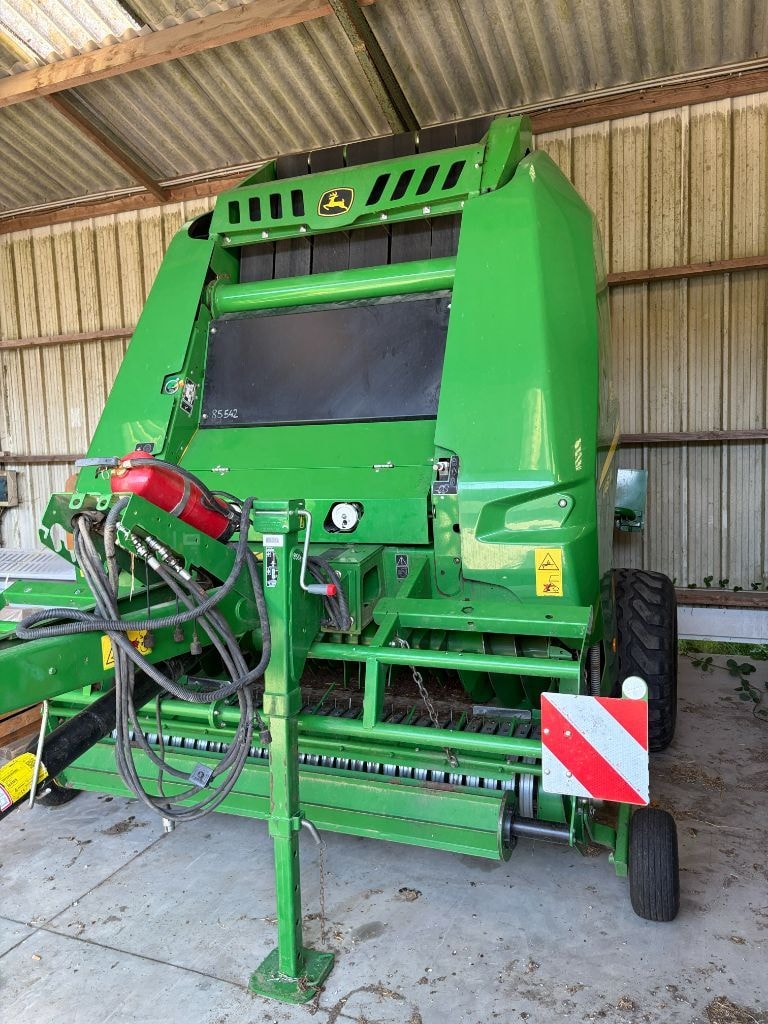 Presse balles rondes JOHN DEERE V461m - photo slide 4