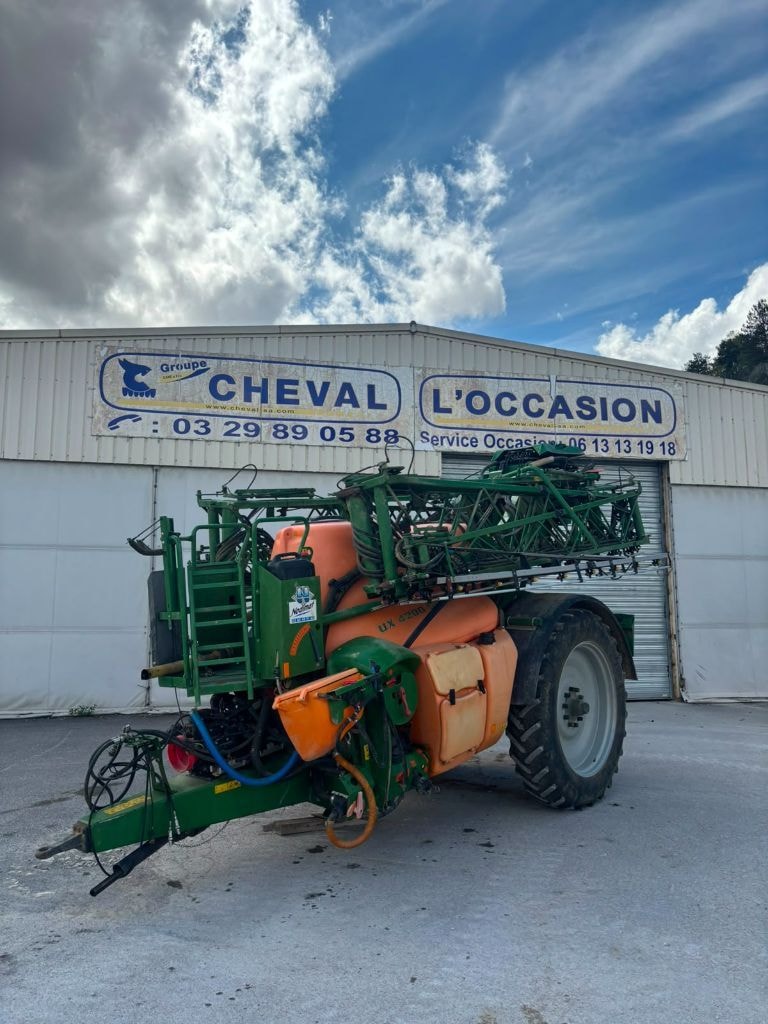Pulverisateur AMAZONE UX 4200 Super - photo slide 1