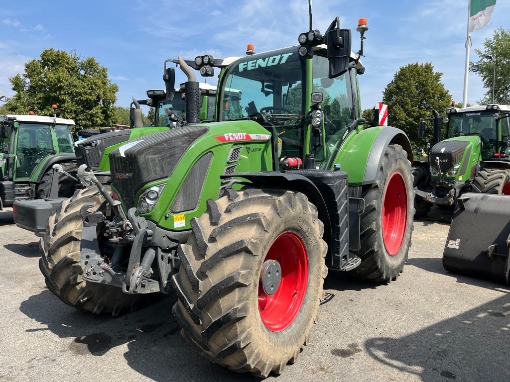 Tracteur FENDT 724 POWER + - photo slide 1