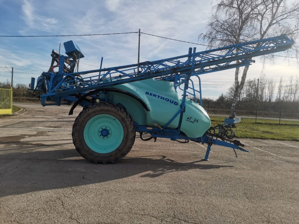 Pulverisateur BERTHOUD Tracker 32-34  - photo slide 8