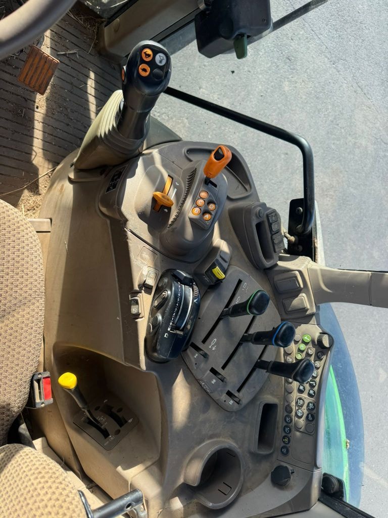 Tracteur chargeur JOHN DEERE 6100M - photo slide 10