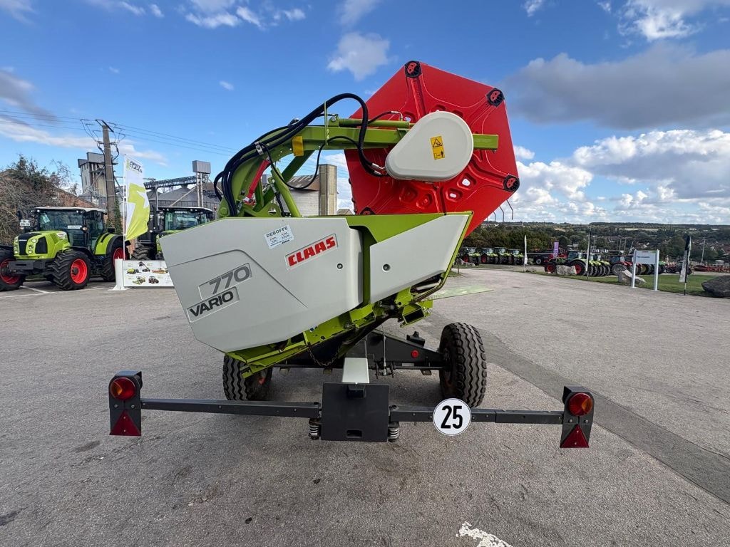 Moissonneuse CLAAS TRION 730 - photo slide 26