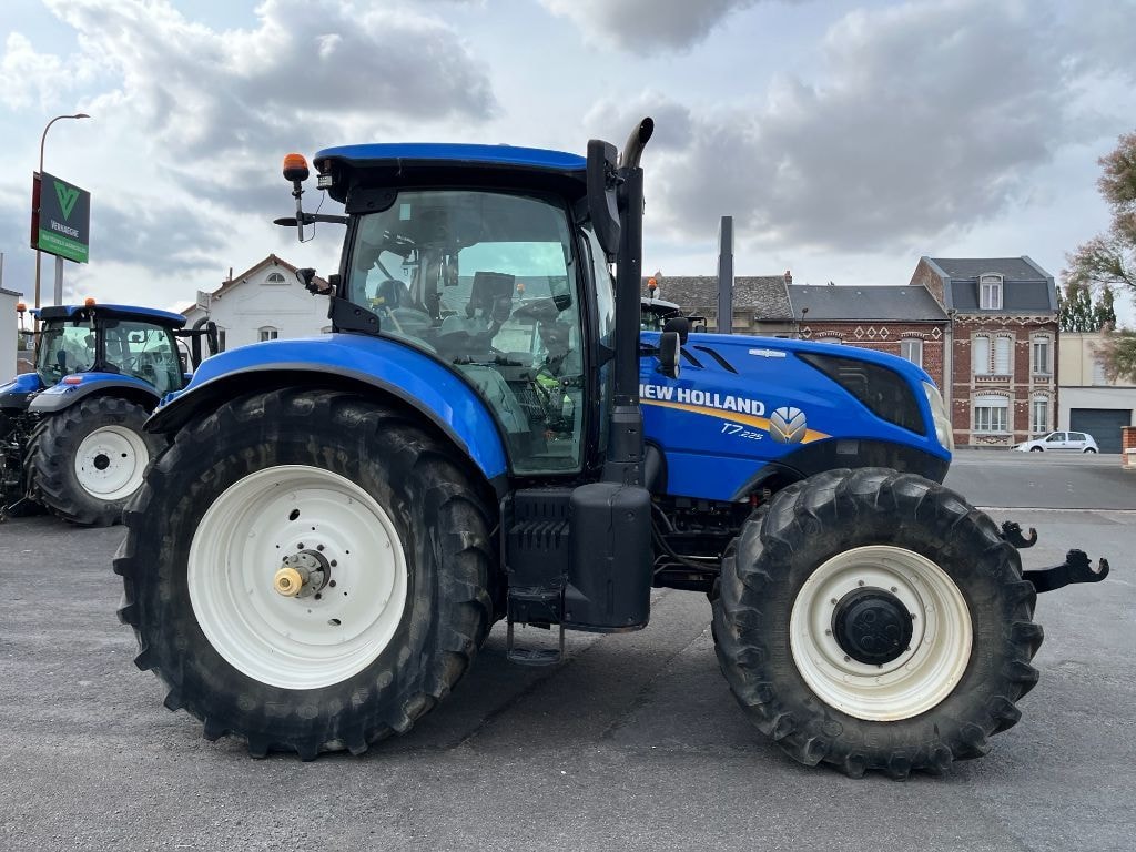 Tracteur NEW HOLLAND T7.225 - photo slide 5
