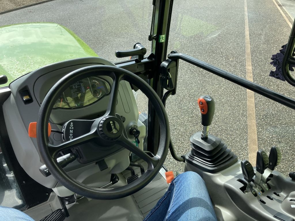 Tracteur etroit CLAAS NEXOS 220 S - photo slide 10