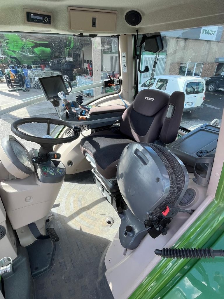 Tracteur FENDT 824 VARIO PROFI + - photo slide 23