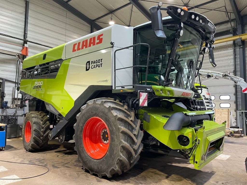Moissonneuse CLAAS Lexion 7500 - photo slide 1