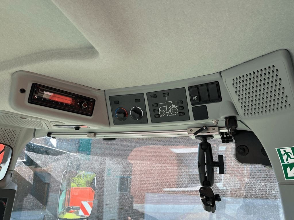 Tracteur CLAAS Arion 630 cmatic - photo slide 14