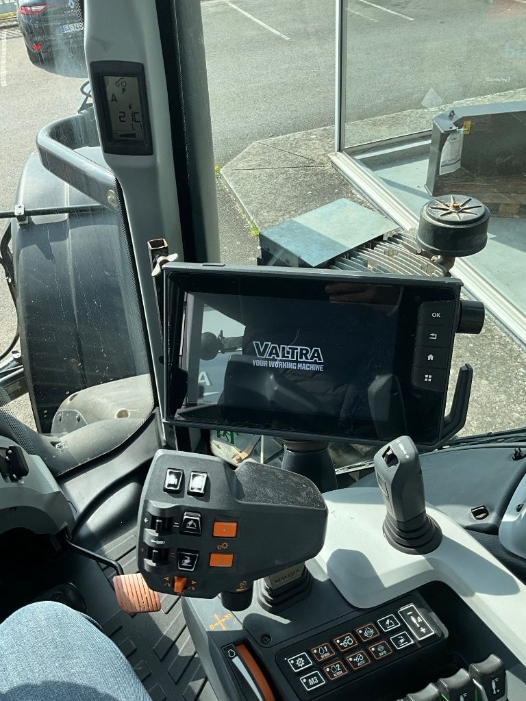 Tracteur VALTRA T 234 V SmartTouch - photo slide 11