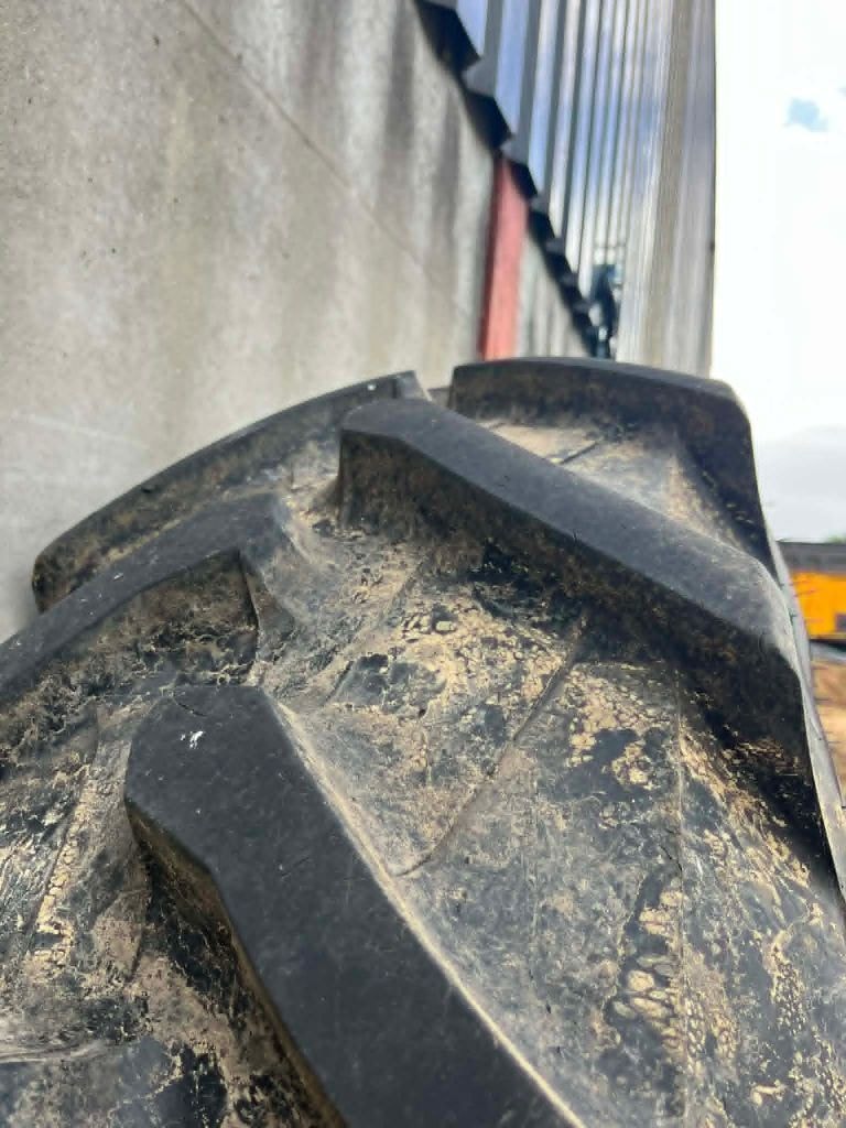 Tracteur CLAAS AXOS 340 - photo slide 11