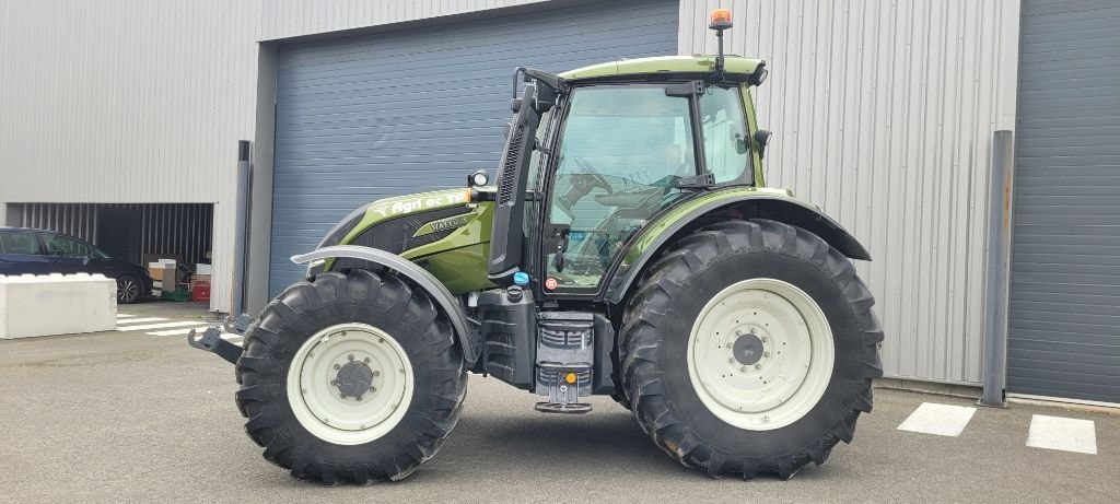 Tracteur VALTRA N135 A - photo slide 5