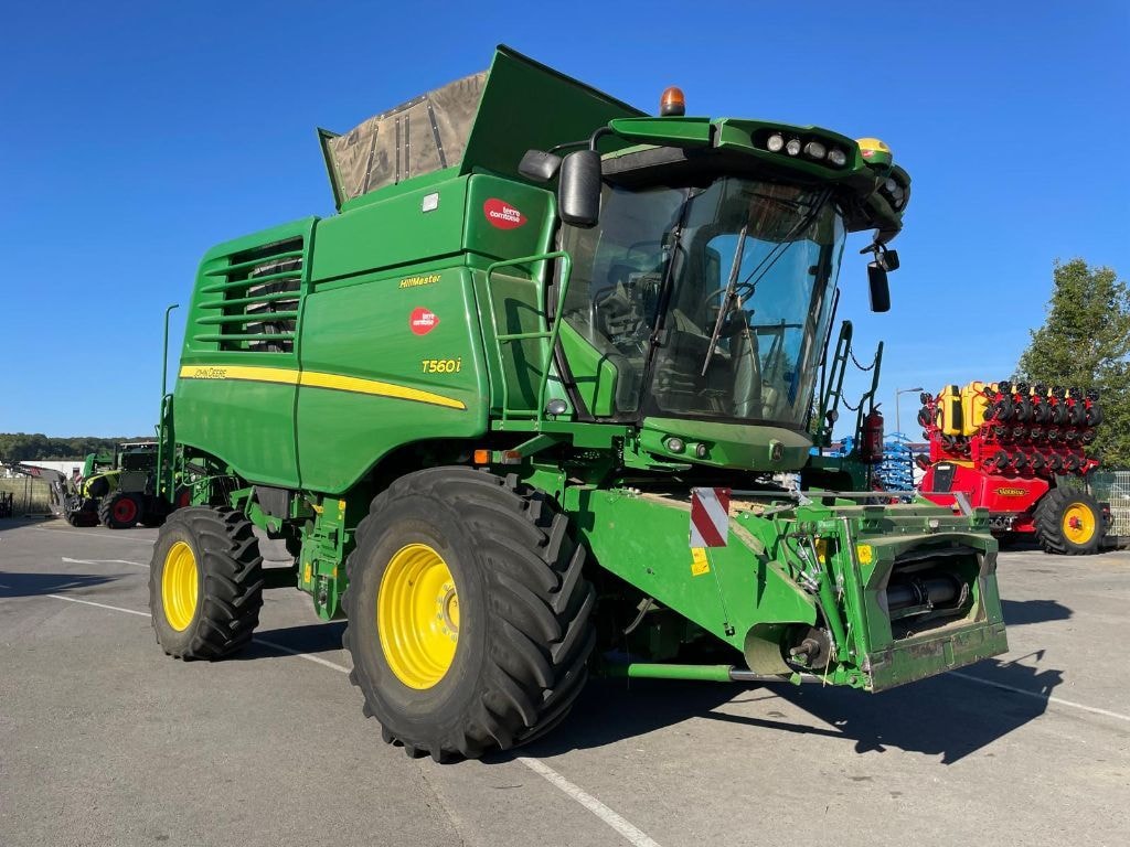 Moissonneuse JOHN DEERE T560i - photo slide 1