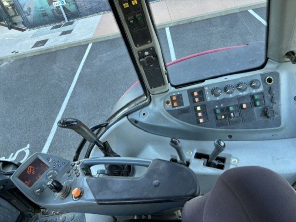 Tracteur VALTRA T151 E - photo slide 6