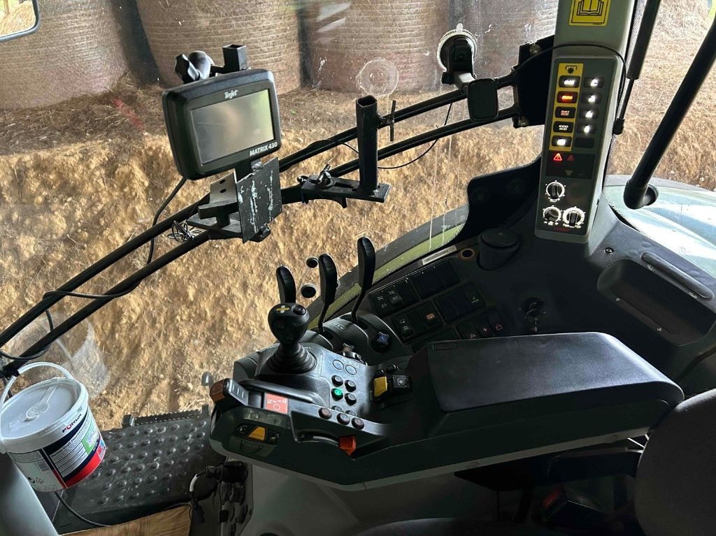 Tracteur CLAAS AXION 810 T4F CIS - photo slide 15