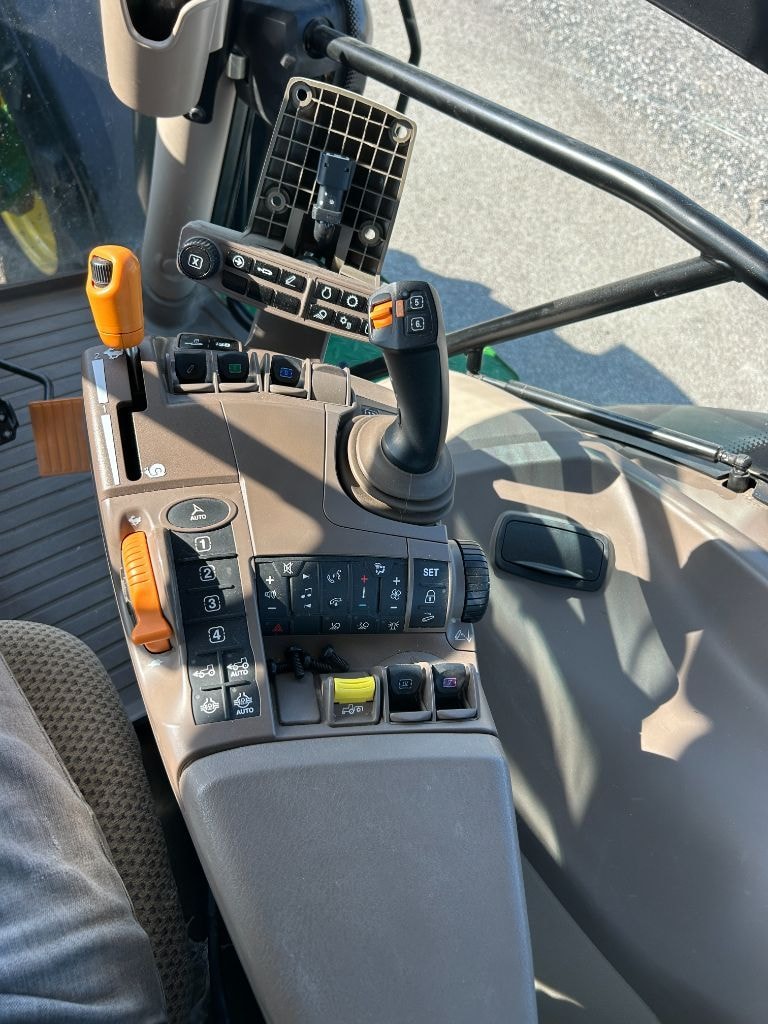 Tracteur JOHN DEERE 6R250 - photo slide 10
