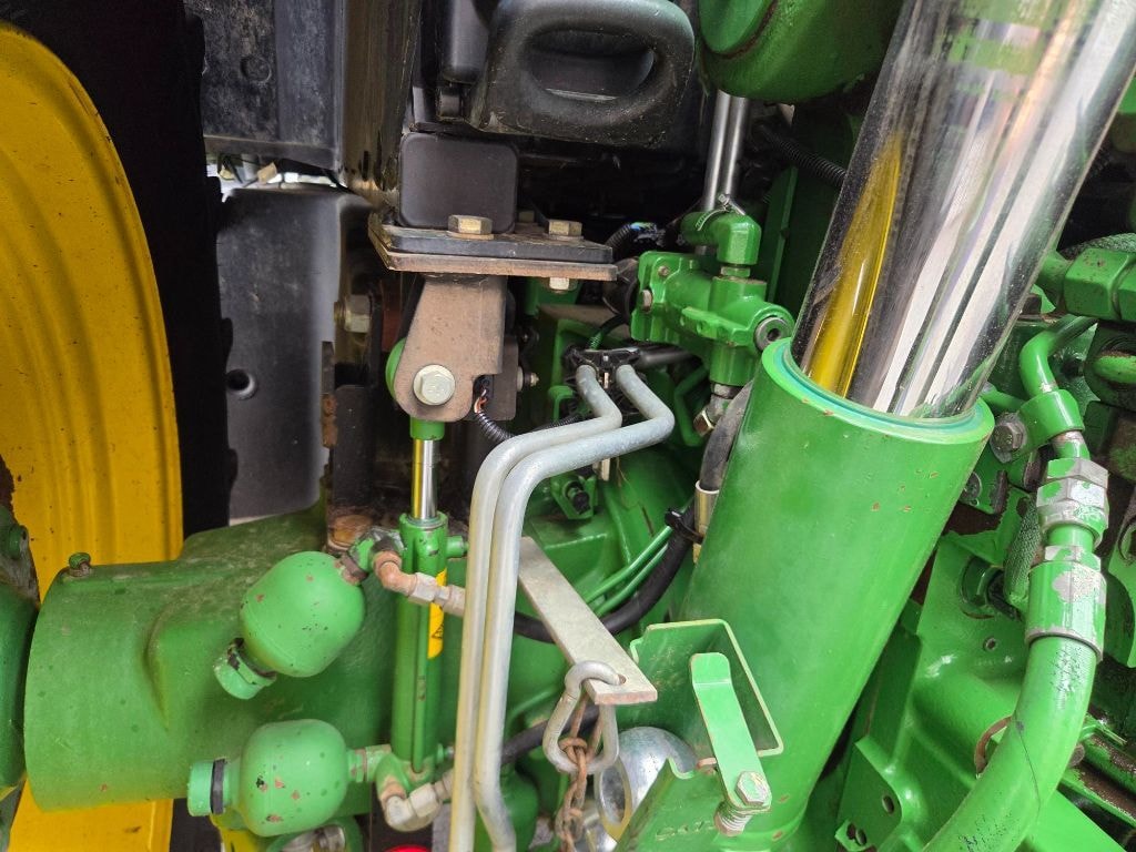 Tracteur chargeur JOHN DEERE 6145R - photo slide 12