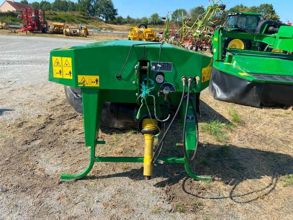 Faucheuse conditionneuse JOHN DEERE 328A - photo slide 2