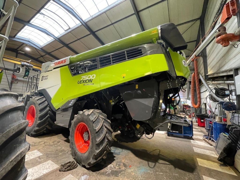 Moissonneuse CLAAS Lexion 7500 - photo slide 8