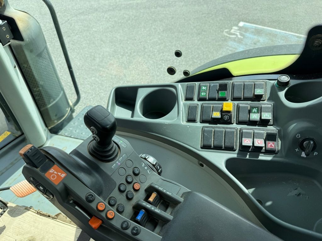 Tracteur CLAAS ARION 630 SUR MESURE - photo slide 15