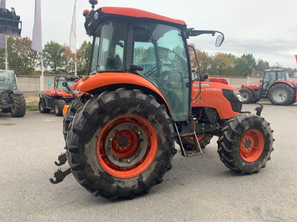 Tracteur KUBOTA M7060 - photo slide 9
