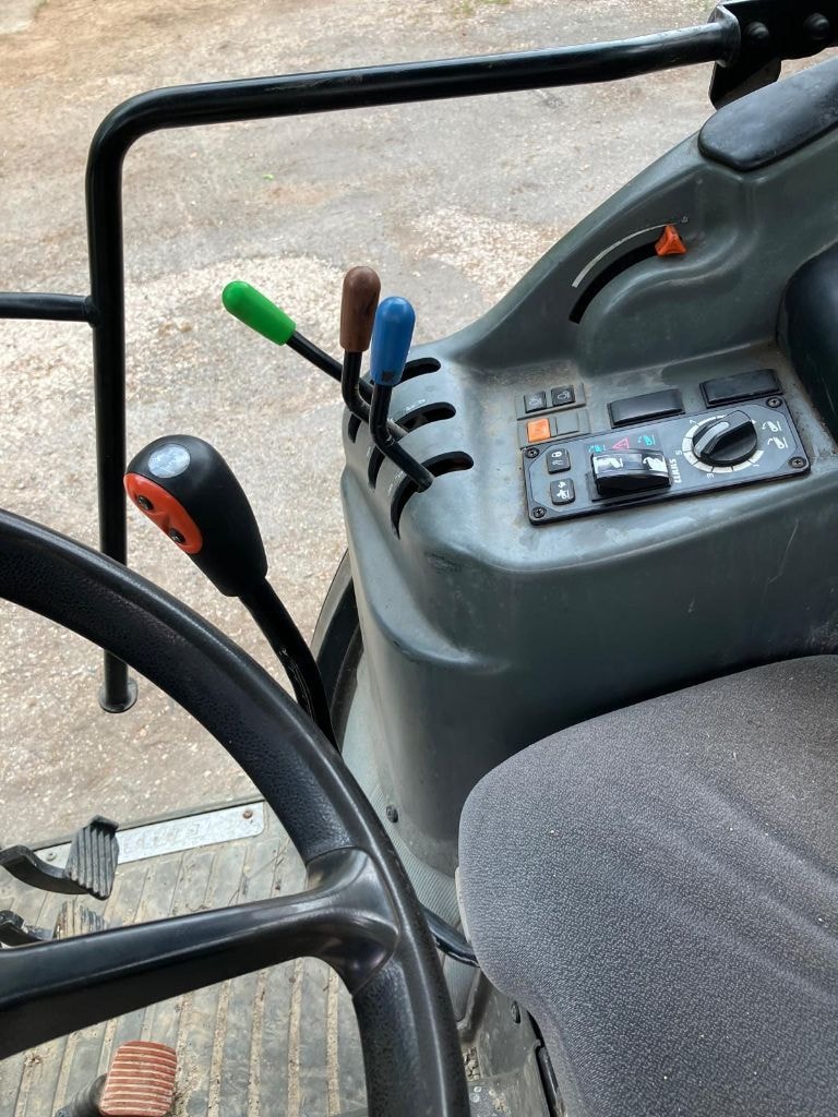 Tracteur CLAAS Nexos 230 vl - photo slide 11