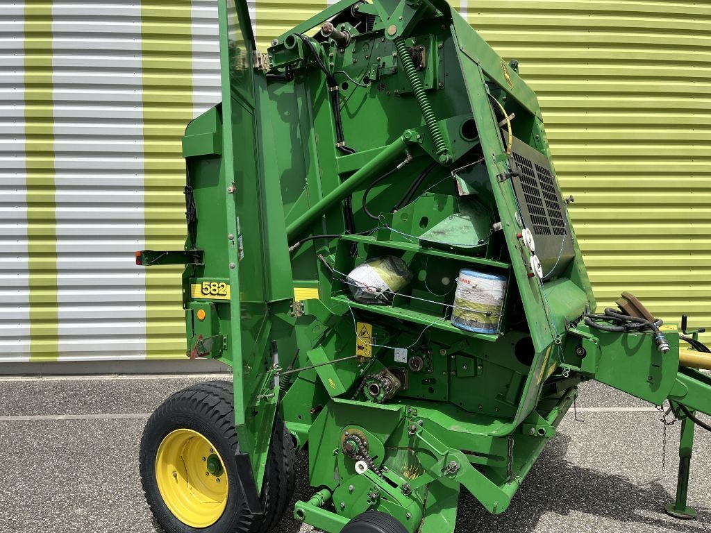 Presse balles rondes JOHN DEERE 582 - photo slide 8