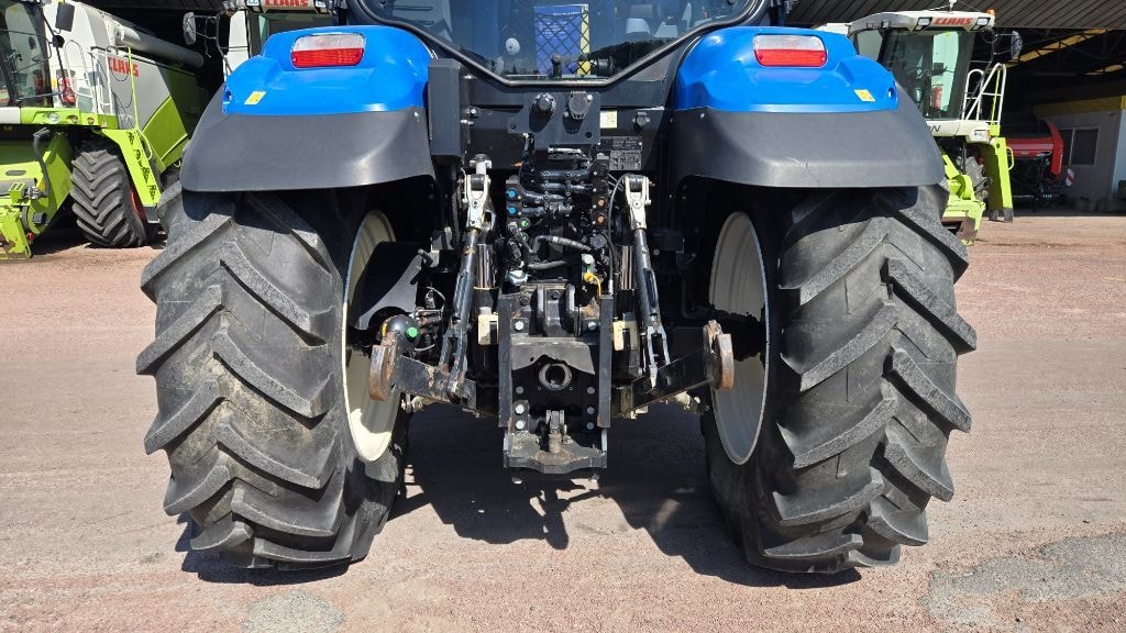 Tracteur NEW HOLLAND T6.145 AC - photo slide 4