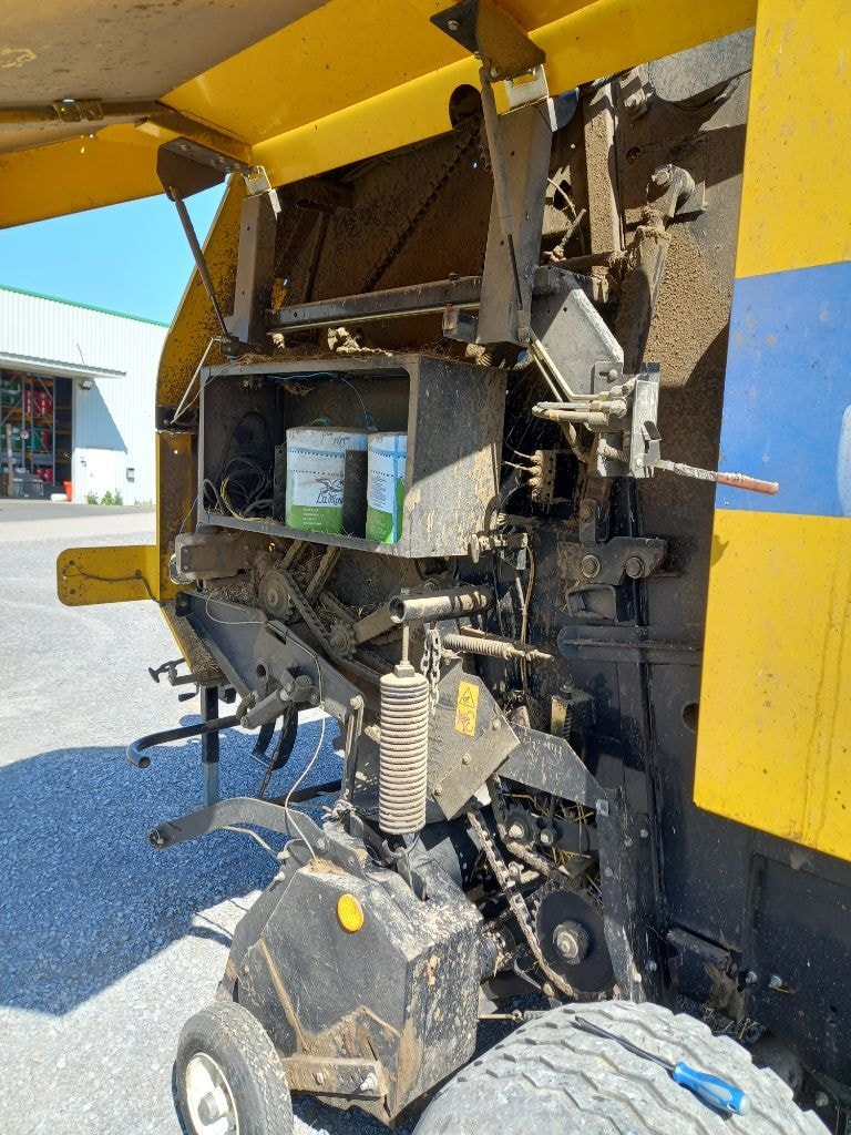 Presse balles rondes NEW HOLLAND BR 7060 - photo slide 12