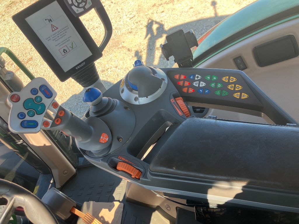 Tracteur FENDT 720 VARIO POWER + - photo slide 12