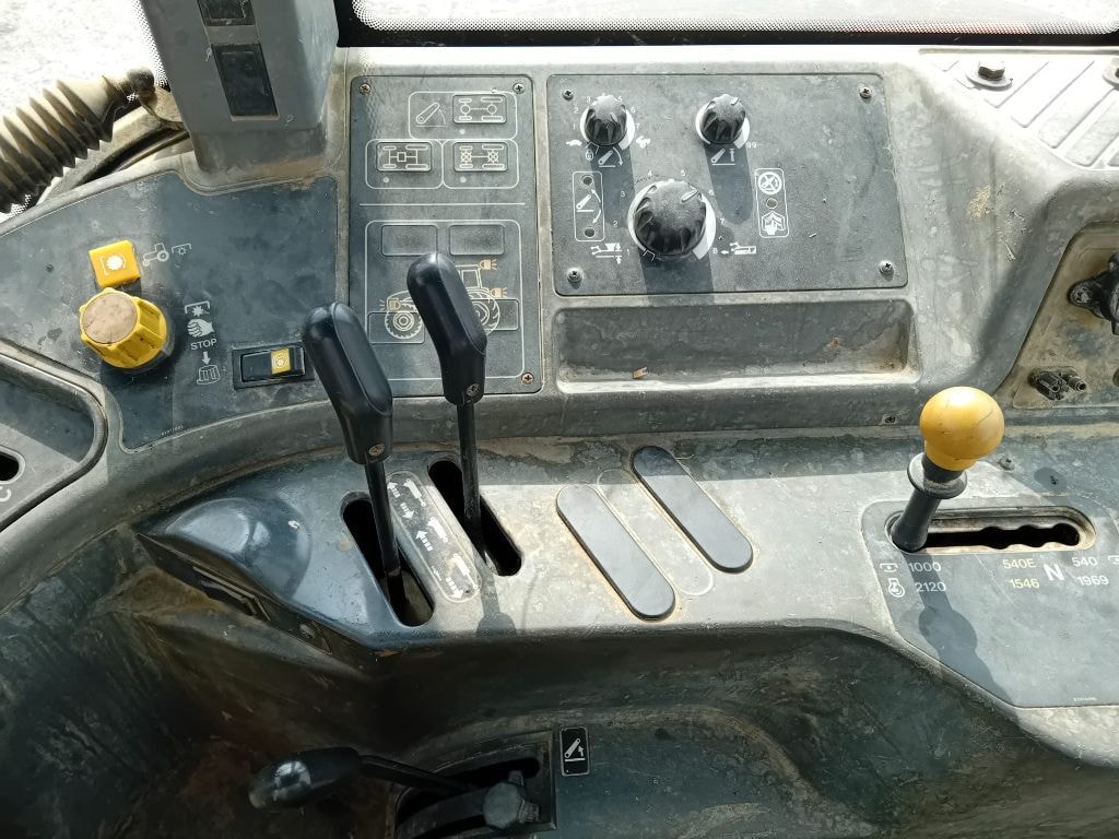 Tracteur NEW HOLLAND M100 - photo slide 9