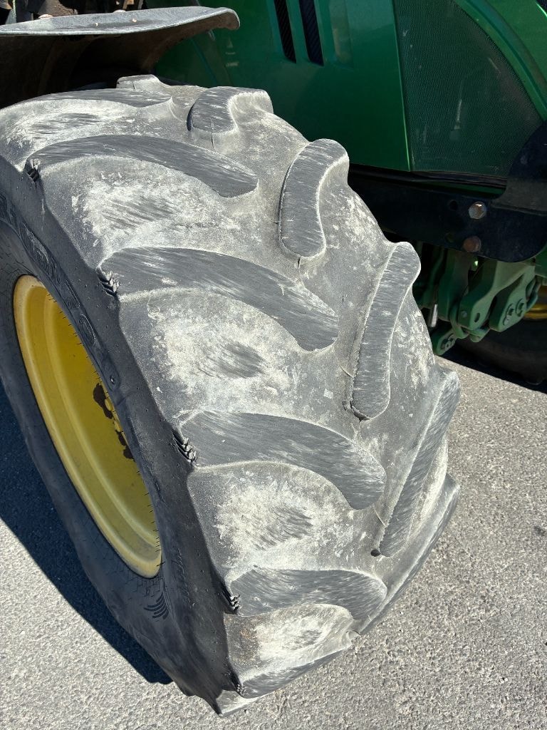 Tracteur chargeur JOHN DEERE 6115 R - photo slide 15