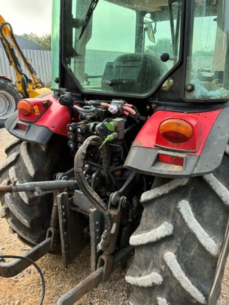 Tracteur etroit MASSEY FERGUSON 3710S EFF - photo slide 8
