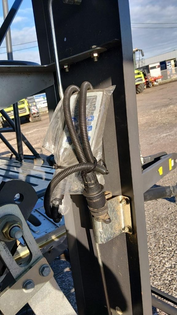 Presse balles rondes CLAAS Rollant 340 - photo slide 9