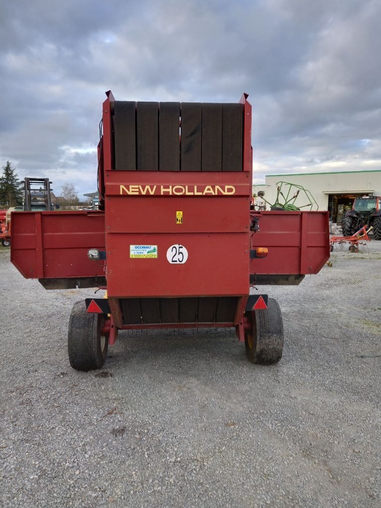 Presse balles rondes NEW HOLLAND 650 - photo slide 5
