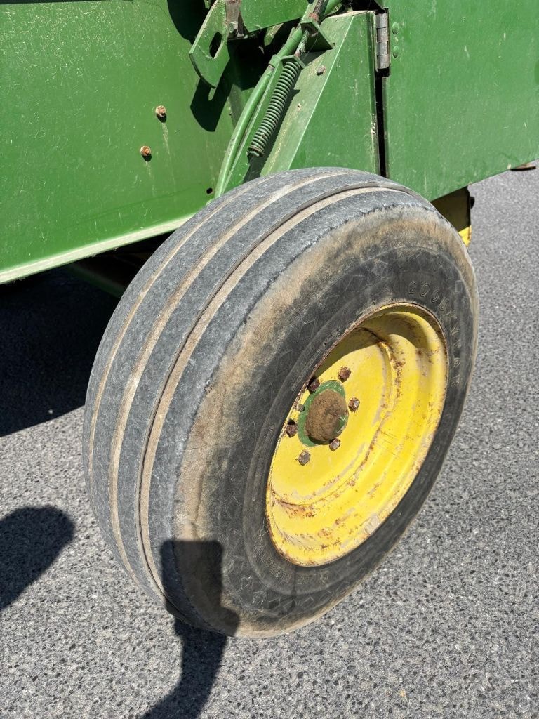 Presse balles rondes JOHN DEERE 550 - photo slide 20
