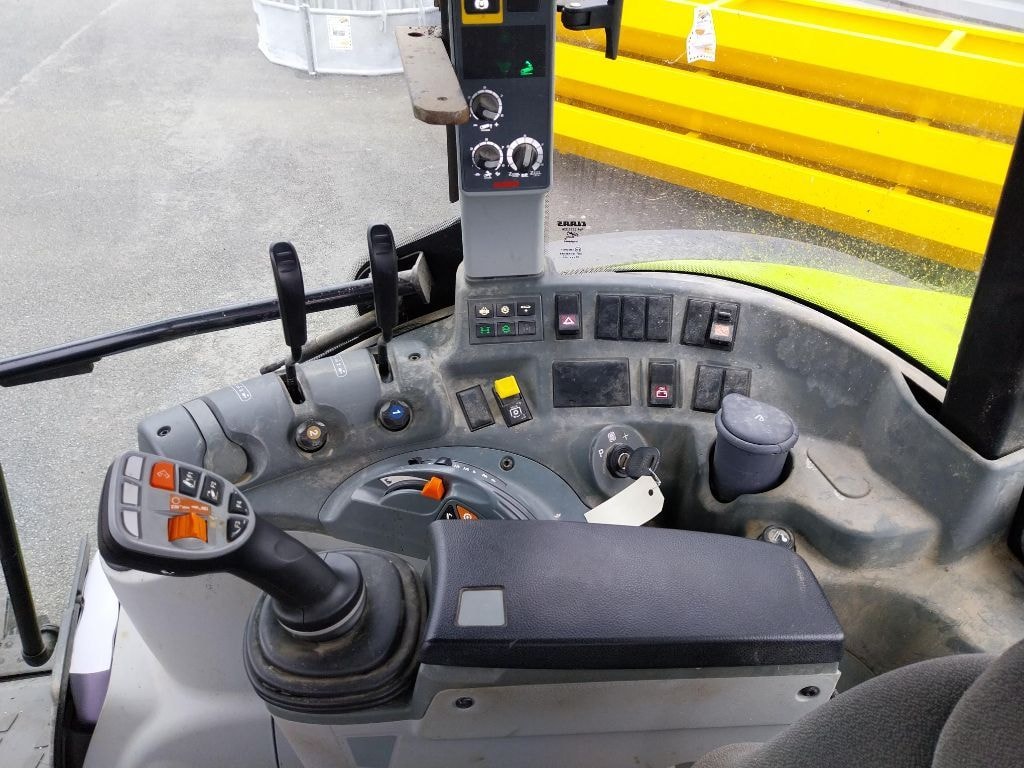 Tracteur CLAAS ARION 410 - photo slide 6