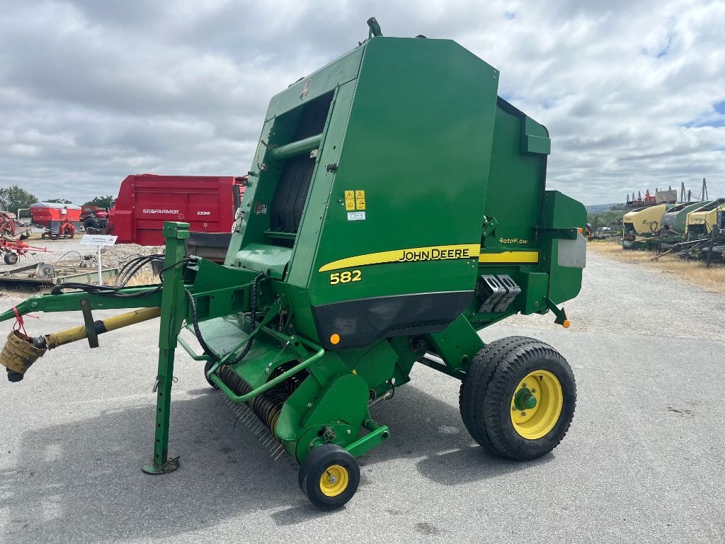Presse balles rondes JOHN DEERE 582 - photo slide 17